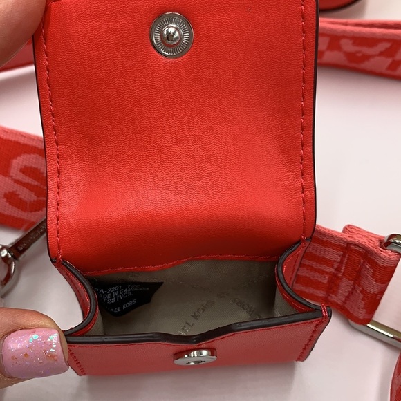 Michael Kors Jet Set Travel Tech Attached with Adjustable Coral Reef Crossbody - Picture 13 of 16